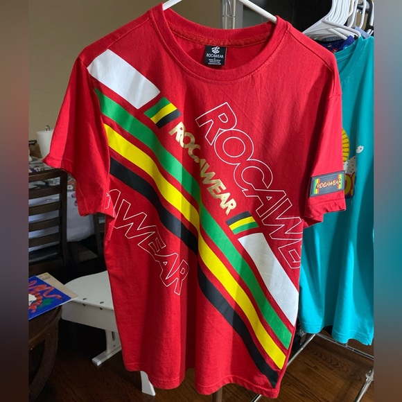 Rocawear Mens L Graphic T-Shirt Tee Red Diagonal Striped Spellout Yellow Green - Picture 1 of 4